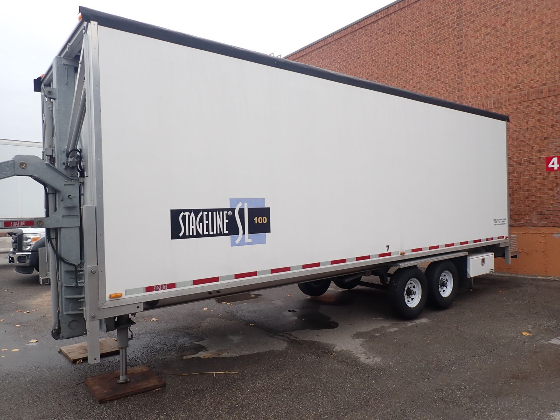 2013 STAGELINE SL100 24’X20' MOBILE STAGE SYSTEM, S/N 2N9SL100XDA045611 C/W: UPSTAGE FIRE- - Image 3 of 5