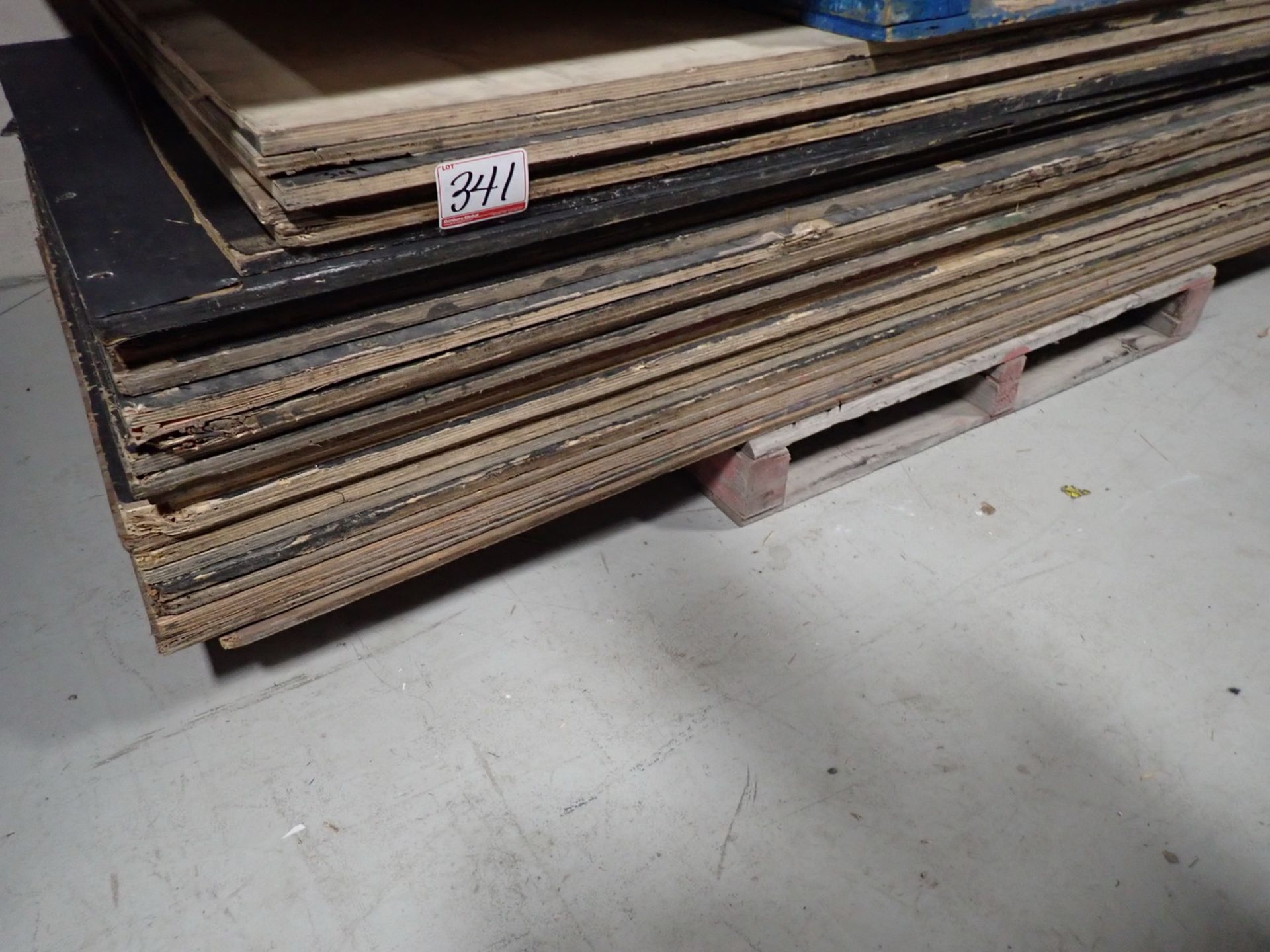 LOT - GENERAL ASSTD PLYWOOD 4 X 8 X 3/4" & ASSTD (25 SHEETS) - 1 SKID