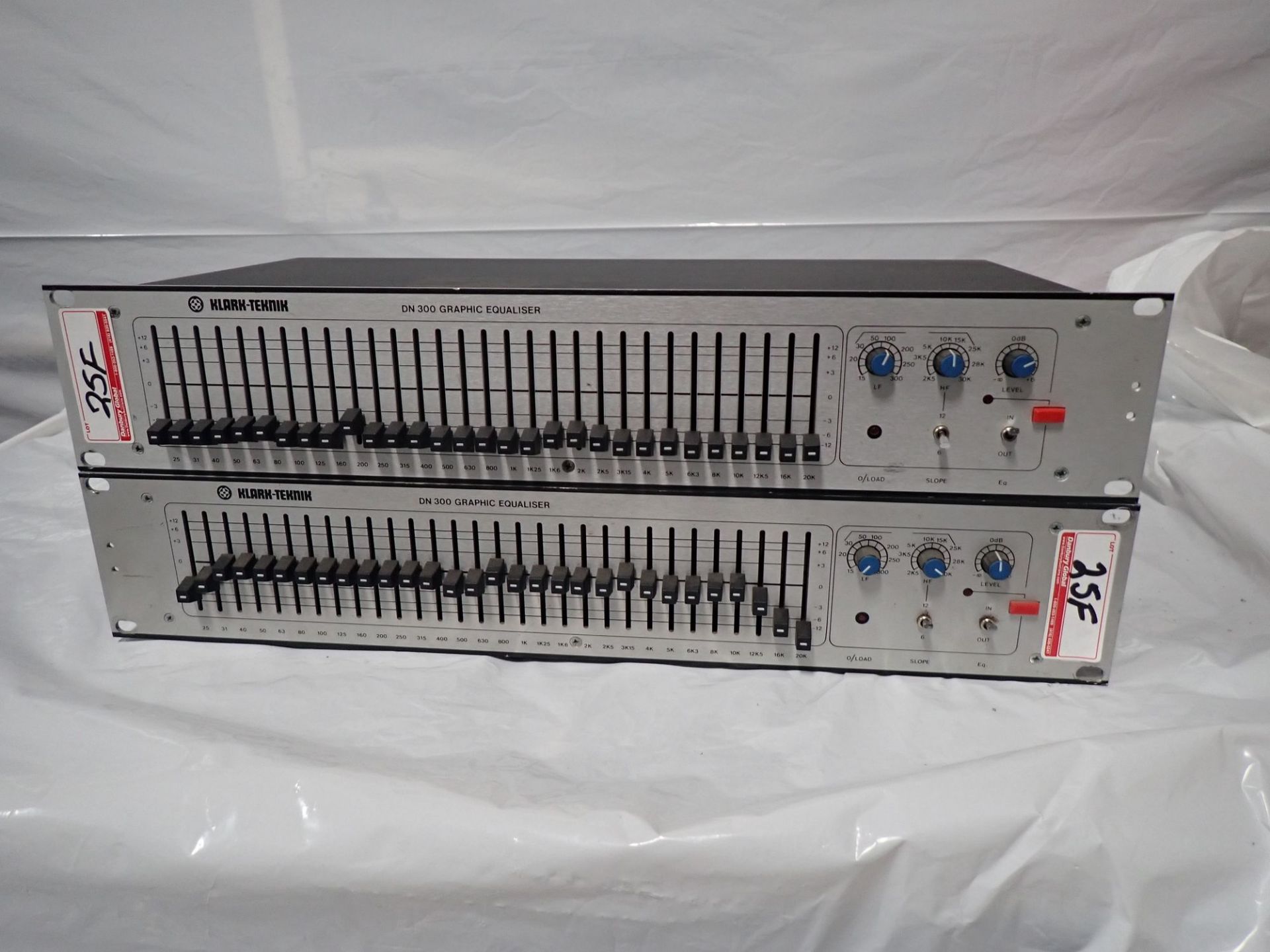 UNITS - KLARK-TEKNIK DN300 GRAPHIC EQ