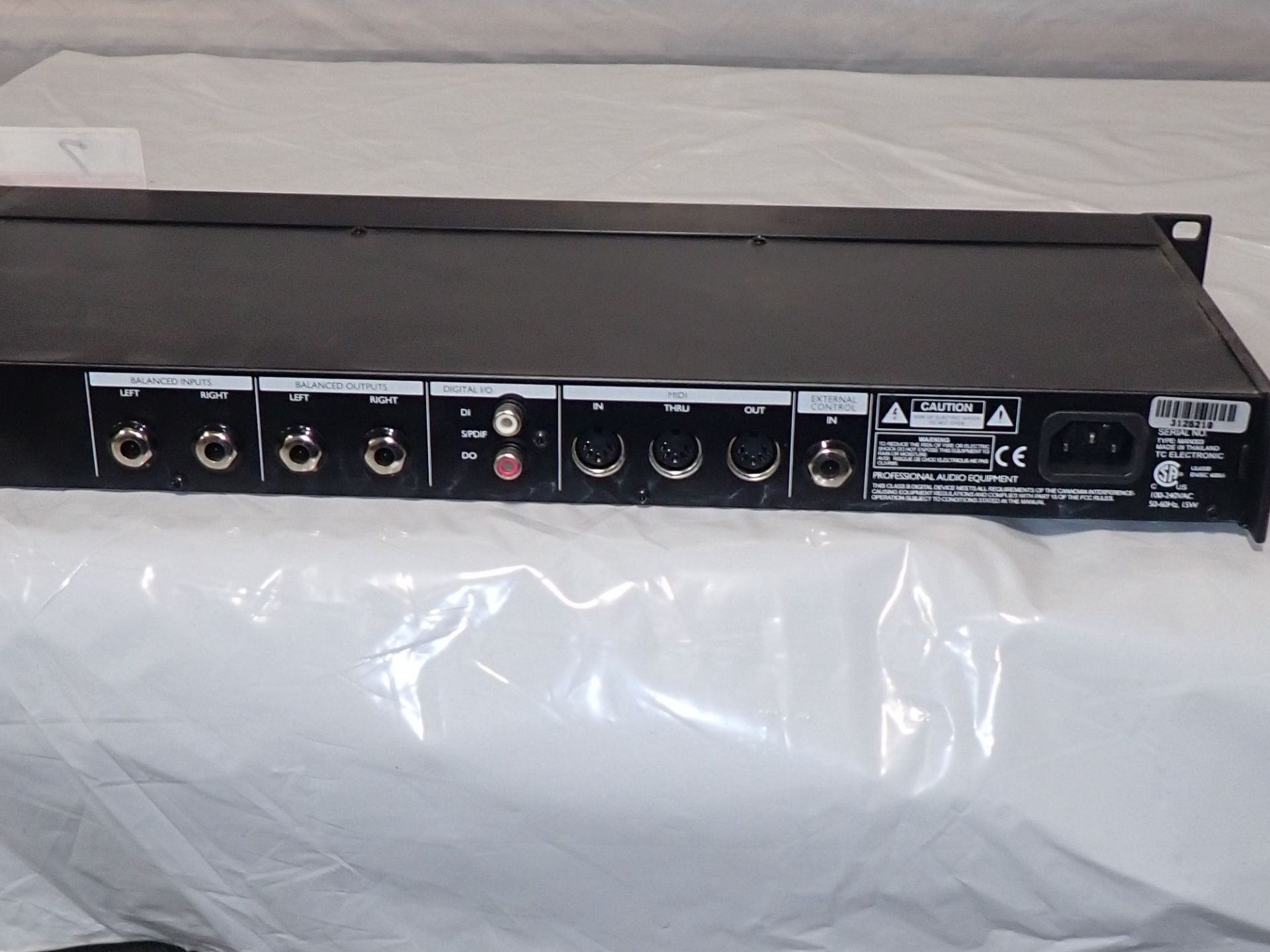 TC ELECTRONICS D-TWO MULTITAP RHYTHM DELAY PROCESSOR - Image 2 of 2