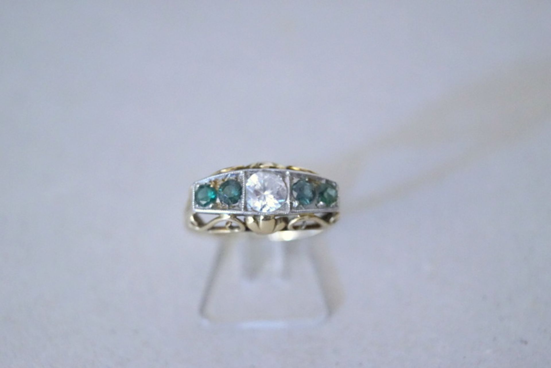 Ring mit farblosem und grünen Steinen, 585 GG, 1. Hälfte 20. Jhd.<b - Bild 7 aus 7