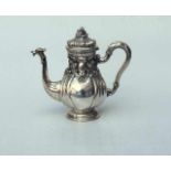 Aufwendige Teekanne, wohl Italien, um 1900, 800er Silber