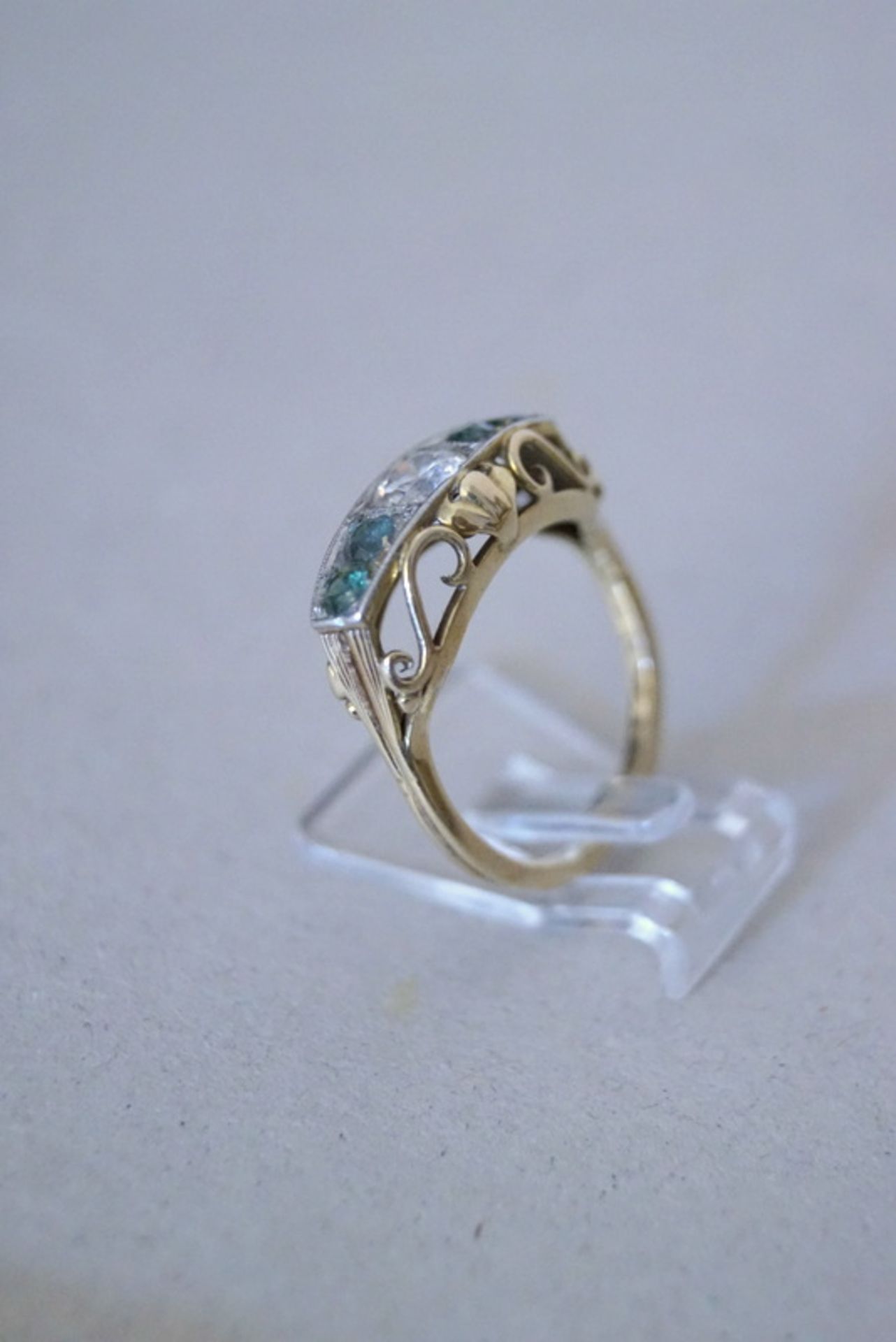 Ring mit farblosem und grünen Steinen, 585 GG, 1. Hälfte 20. Jhd.<b - Bild 4 aus 7