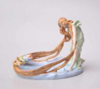 Porzellanmanufaktur Plaue (Blaue Manufakturmarke): Porzellan-Figur/Schale, Mädchen beim Fischfang<