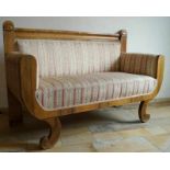 Kleines Salonsofa des Biedermeier, Österreich, um 1840<