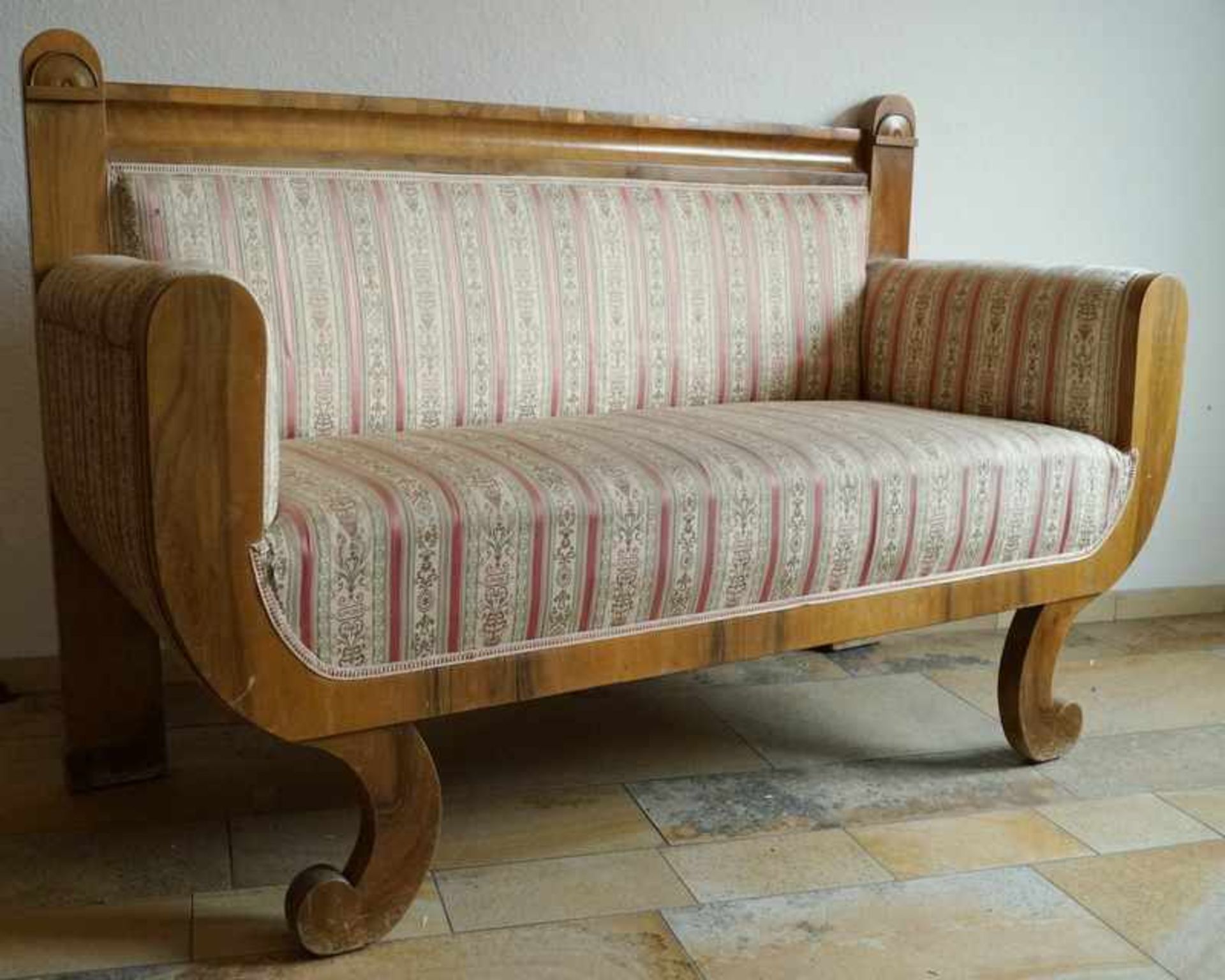 Kleines Salonsofa des Biedermeier, Österreich, um 1840<