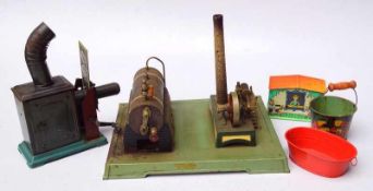 Konvolut altes Blechspielzeug, u.a. Modell einer Dampfmaschine