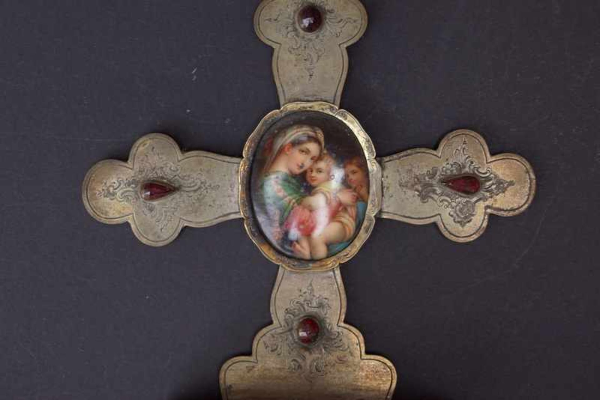 Weihwasserschale mit Kreuz und Miniaturmalereien aus westfälischem Adelsnachlass, 19. Jhd. - Bild 2 aus 3