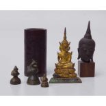 Konvolut Asiatika, Bronzen, Buddhafigure Pinselbecher u.m.