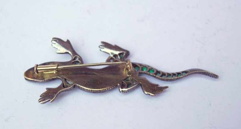 Salamander Brosche mit Diamant- und Smaragdbesatz, Ende 19. Jhd., um 1900 - Bild 2 aus 2