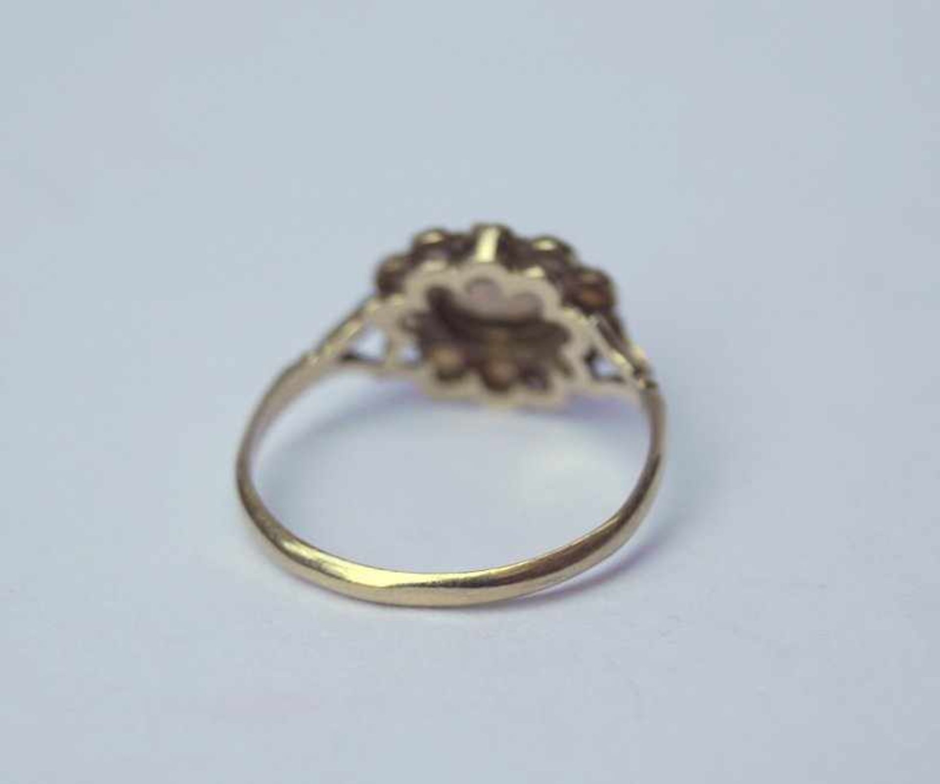 Opal-Entourage-Ring, 375 RG, wohl englisch, ca. um 1910 - Bild 4 aus 4