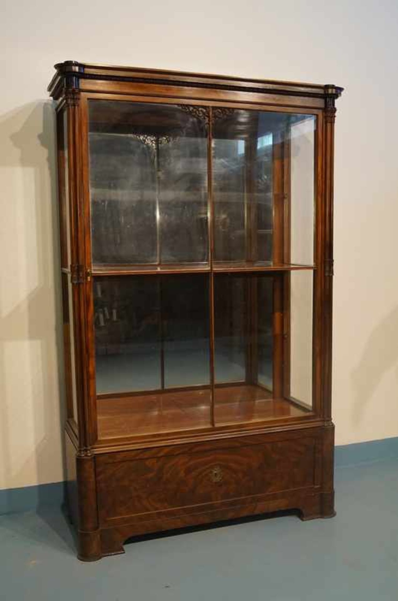 Neogotische Vitrine, Hamburg, um 1840