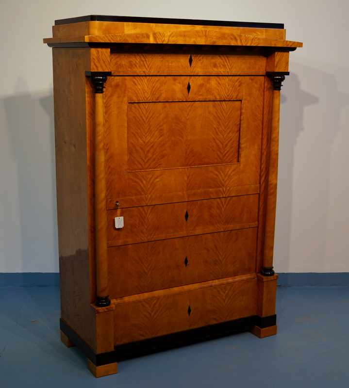 Großer Wäscheschrank, sog. "Blender", Berlin, um 1830