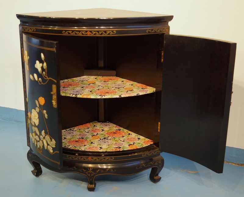 Kleiner Eckschrank im Chinoiserie-Stil, China 20.Jhd. - Image 2 of 2