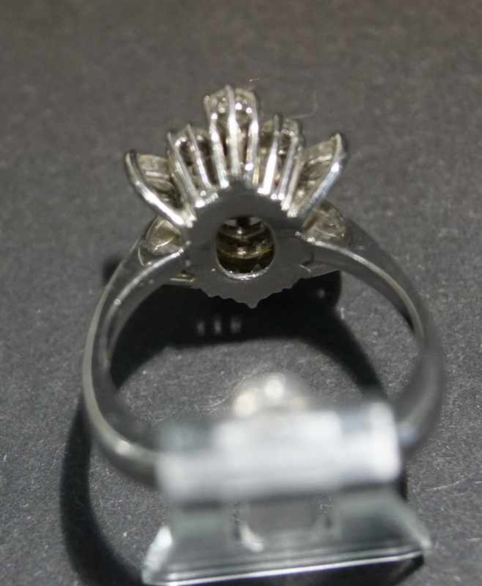 Rubin-Diamant-Brillant-Ring, 750WG, zus. ca. 0,5ct - Bild 2 aus 2