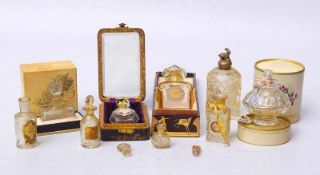 Neun alte Parfumflacons, teilweise originalverpackt Guerlain u.A.
