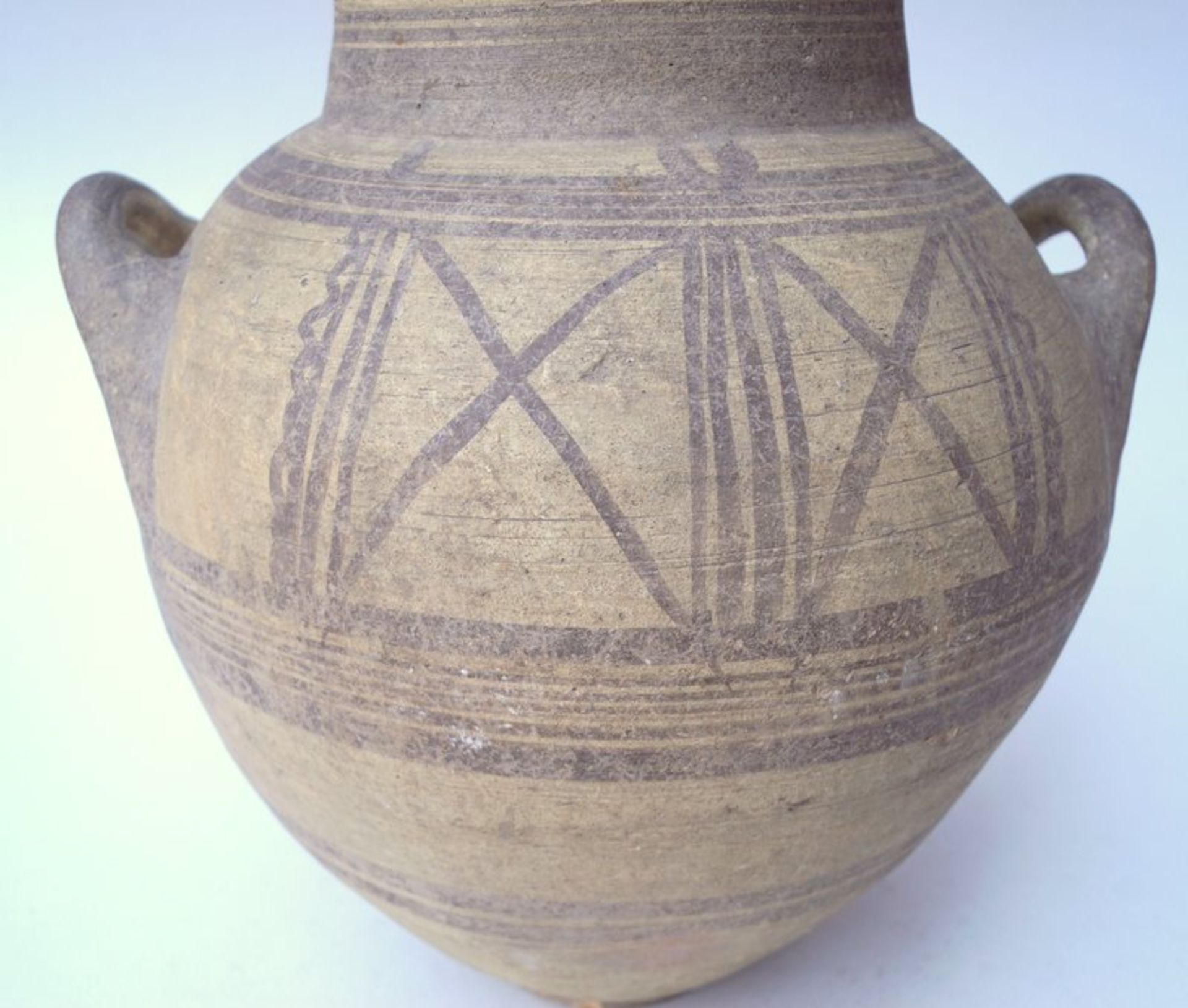 Große zypriotischeTonamphora im geometrischen Stil, Zypern ca. 400-500 B.C. - Image 3 of 4