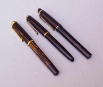 Drei alte Füller im Etui