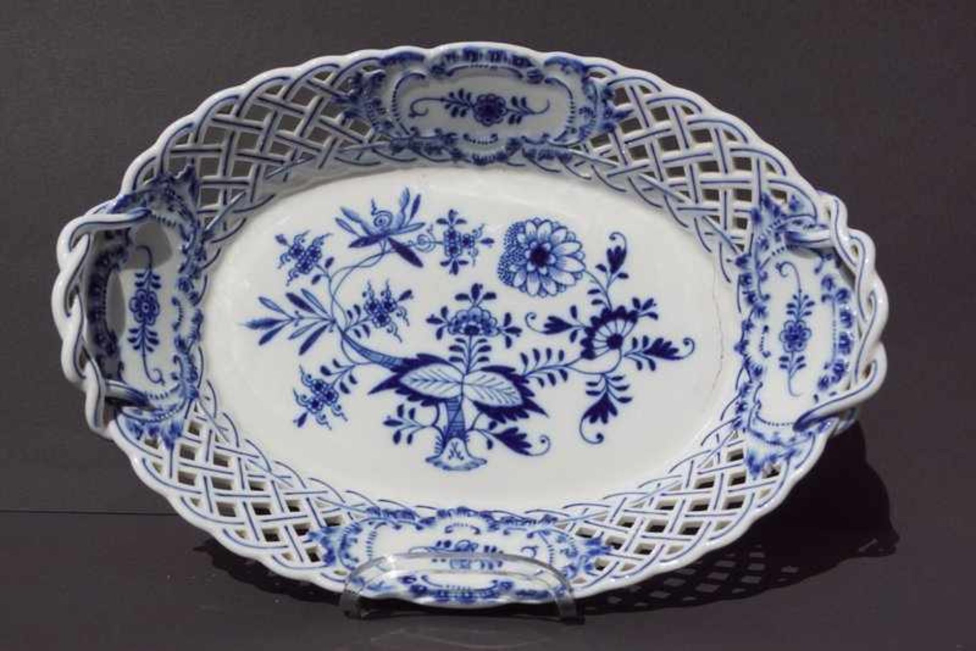 Königl. Meissen (Unterglasurblaue Marke ( Knaufzeit) 1850-1924, 4.Wahl): Ovale Brotschale,