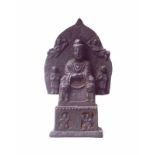 Thronender Buddha Amitabha, Eisenguss, Asien 19. Jhd.