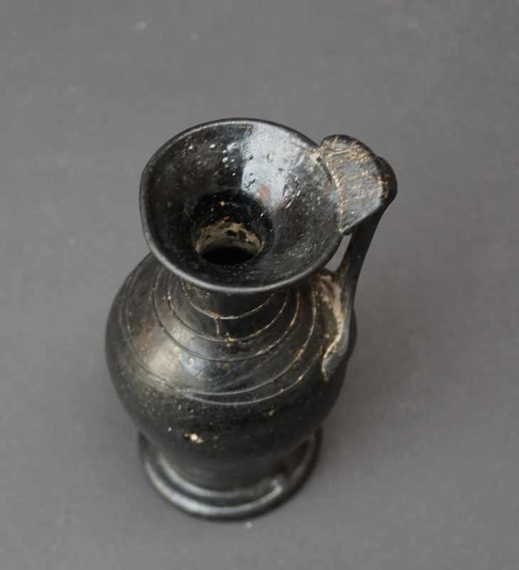 Kanne aus geschwärztem Glas, 2. Jhd. n. Chr. - Image 2 of 2