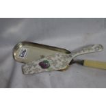 A lot: Mappin & Webb Victorian crumb scoop, marked Princes Plate, bone handle and cut engraving; Old