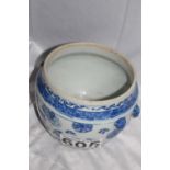 Blue and white porcelain jardiniere, oriental pattern, diameter 17cm
