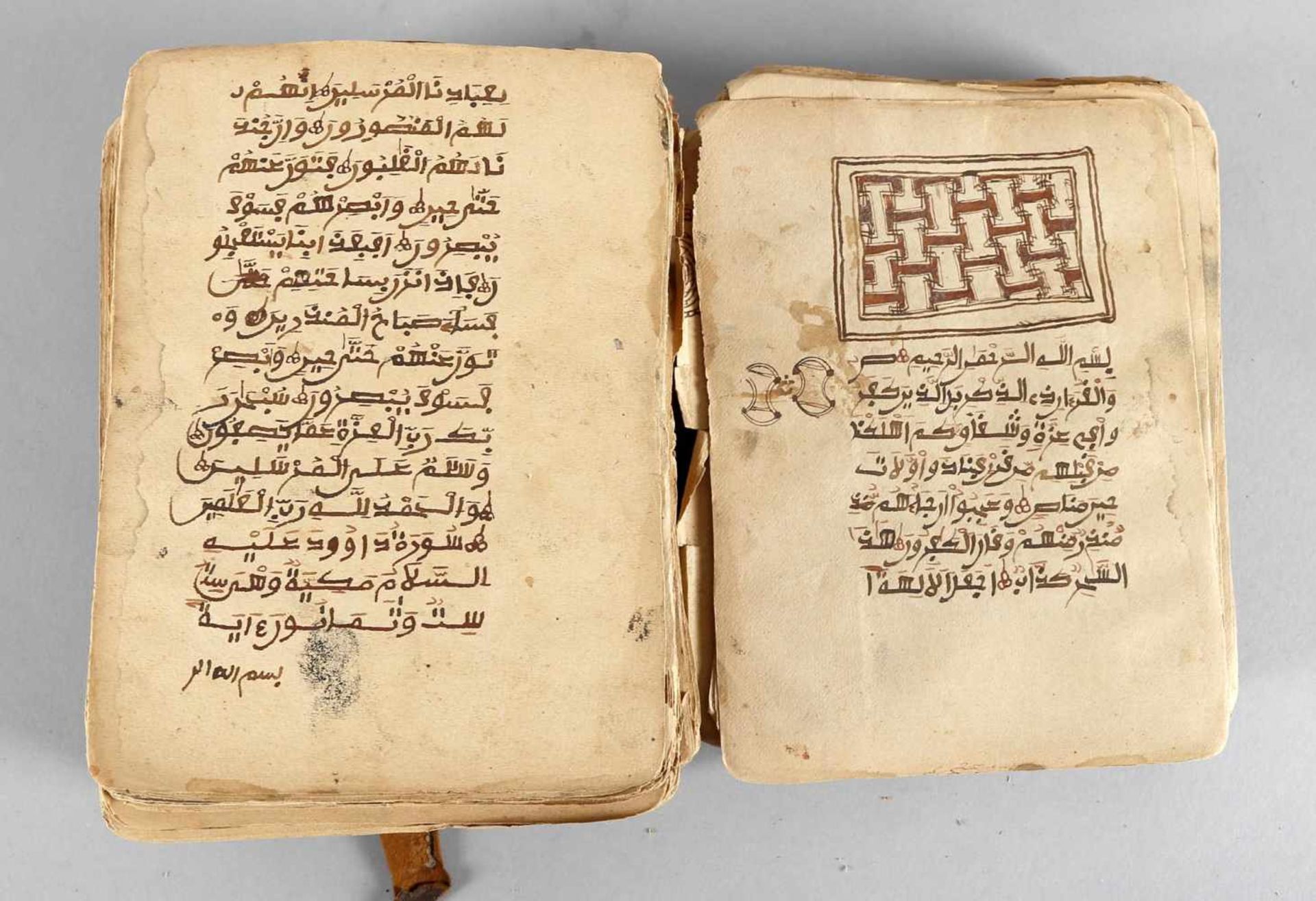 Koranhandschrift in schlichter Tragetasche, um 1880-1890