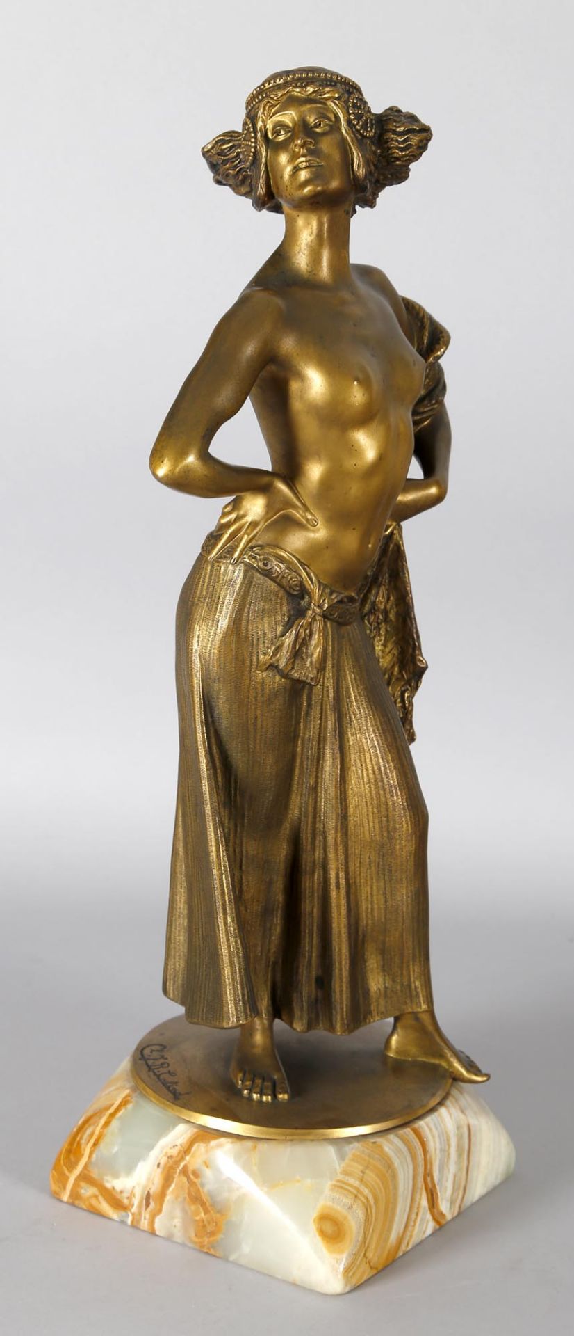 Claire Jeanne Roberte Colinet (Brüssel 1880-1950 Asnières-sur-Seine)Stehende Orientalin, Bronze,