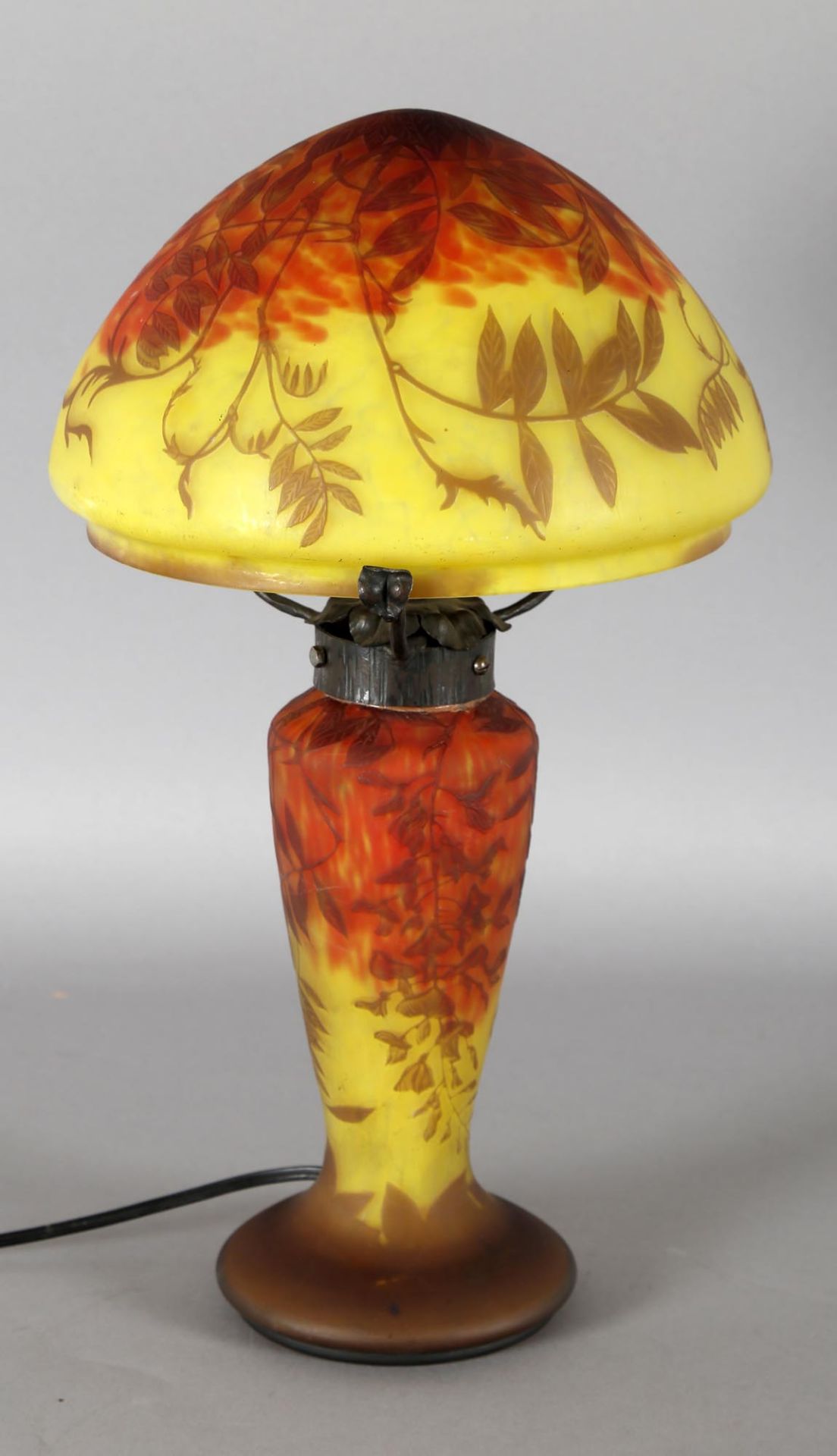 Attraktive Tischlampe, um 1930, signiert DeguéChristallerie de Compiègne, Entwurf wohl von Eduard