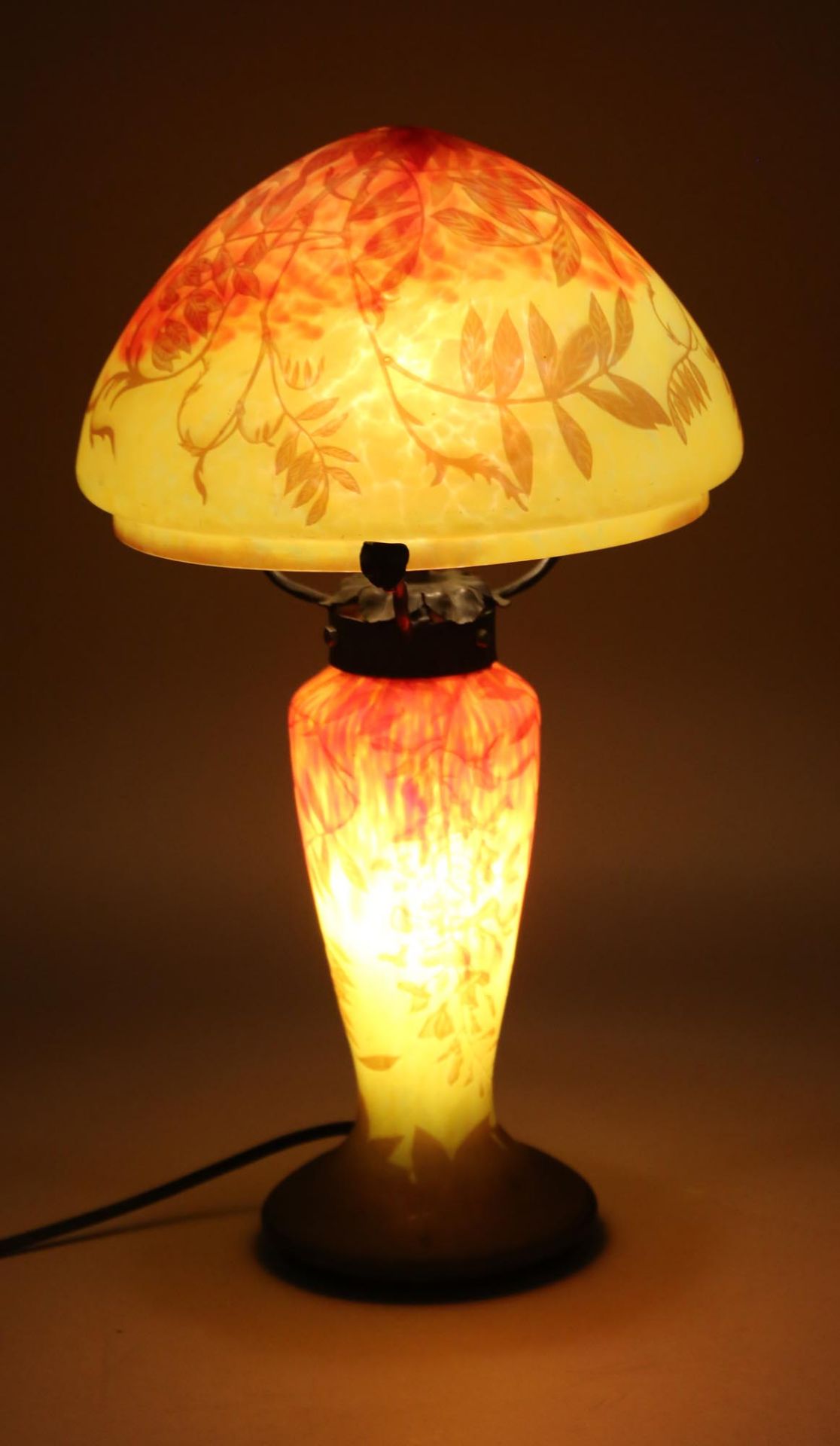 Attraktive Tischlampe, um 1930, signiert DeguéChristallerie de Compiègne, Entwurf wohl von Eduard - Bild 2 aus 3