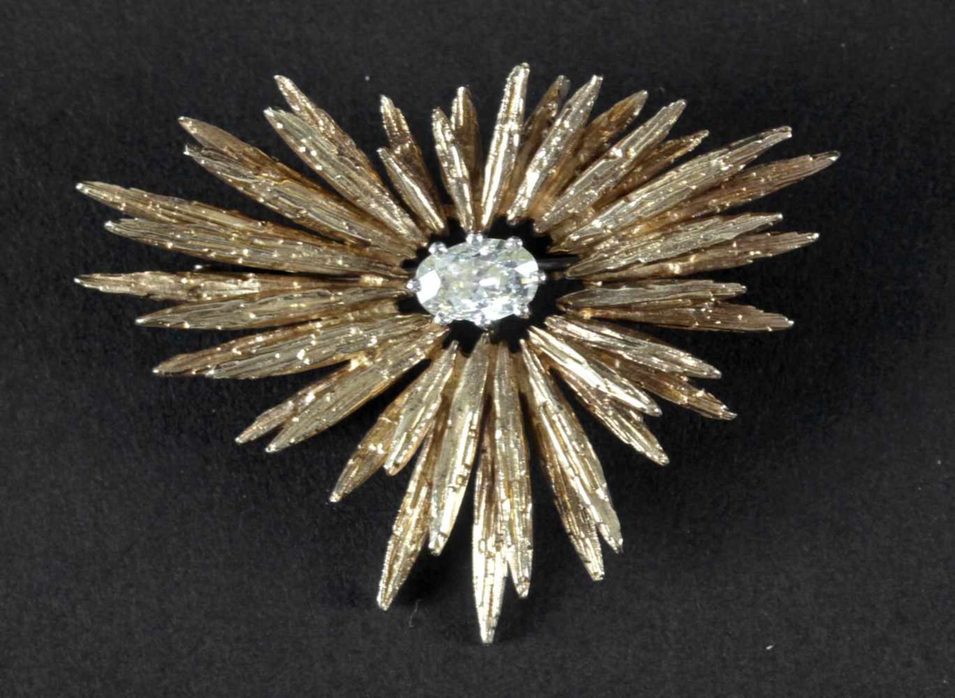 Blütenbrosche mit gelb getöntem ovalen Diamant von 1,2 - 1,4 ct, si, 750er GG