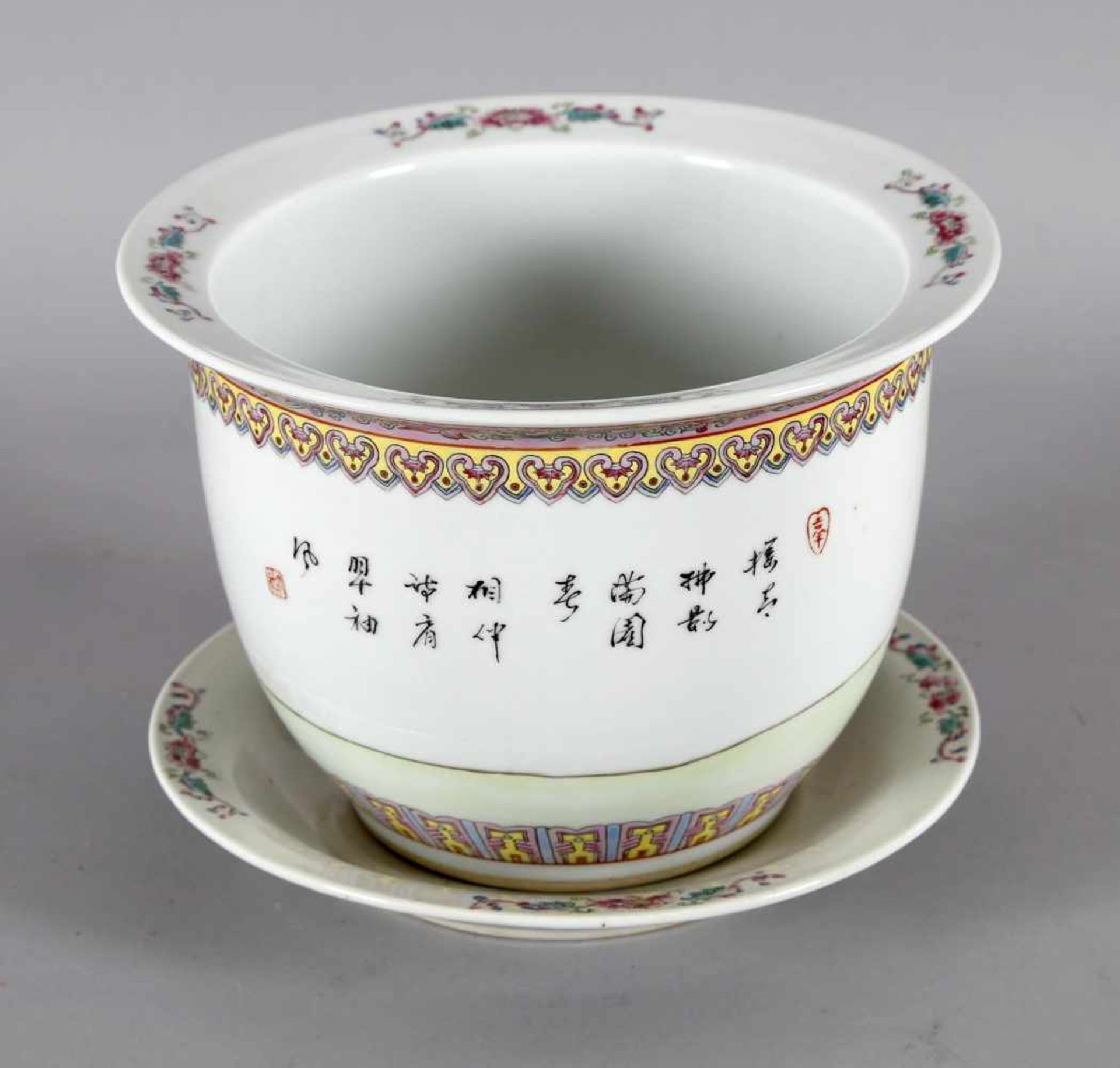 Cachepot mit Unterteller, Porzellan, China, wohl 1. H. 20. Jh. - Bild 2 aus 2