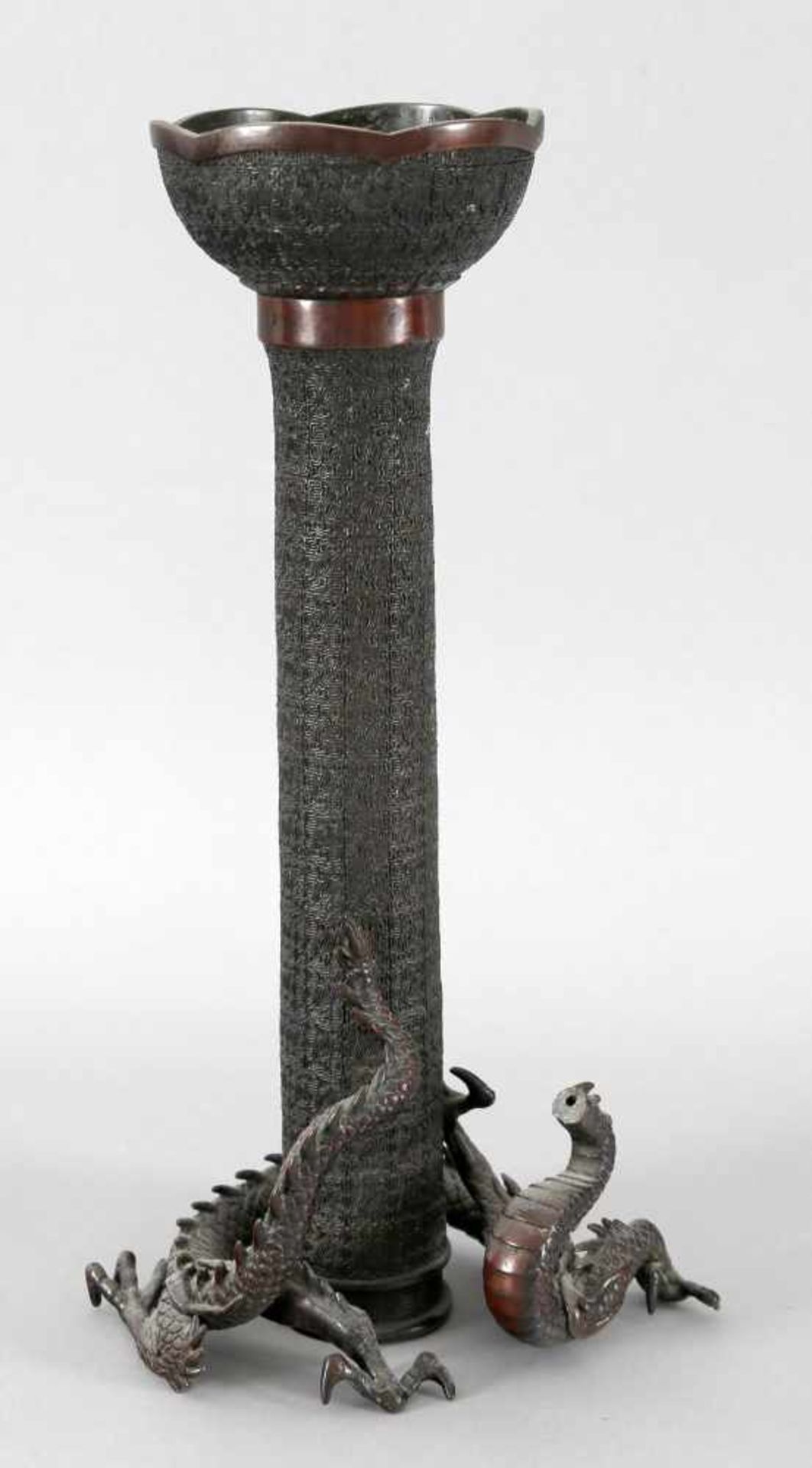 Kerzenleuchter aus Bronze, Japan, 2. H. 19. Jh.