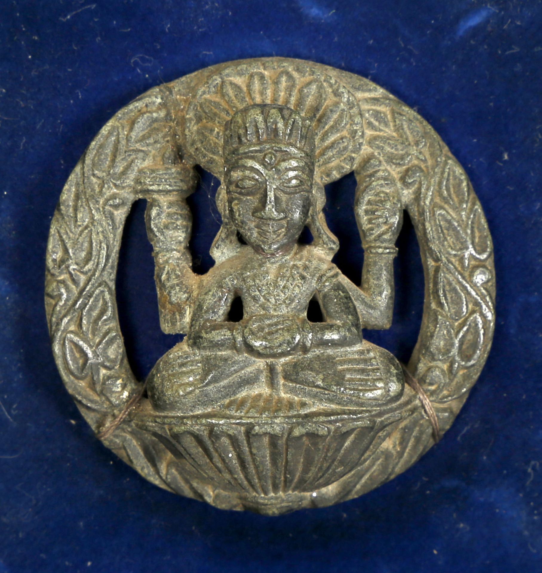 Vierarmiger Buddha im Lotossitz (Shadaksharin/Bodhisattva Avalokiteshvara), wohl Tibet 19./20. Jh.