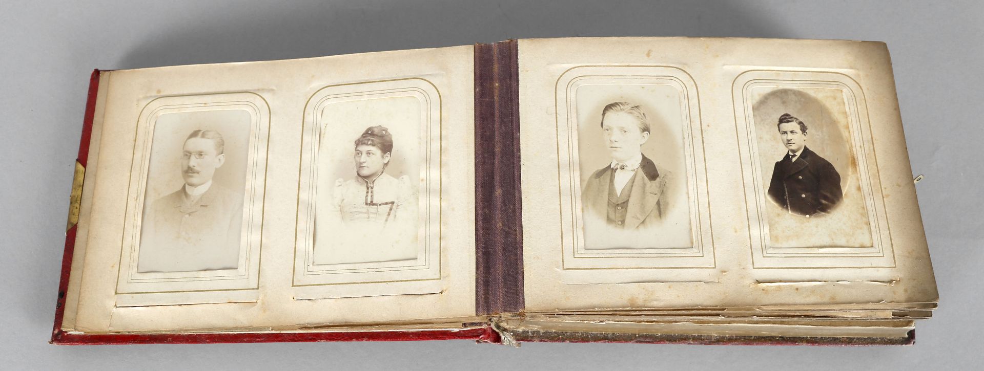 Fotoalbum mit Musikwerk, um 1860-80