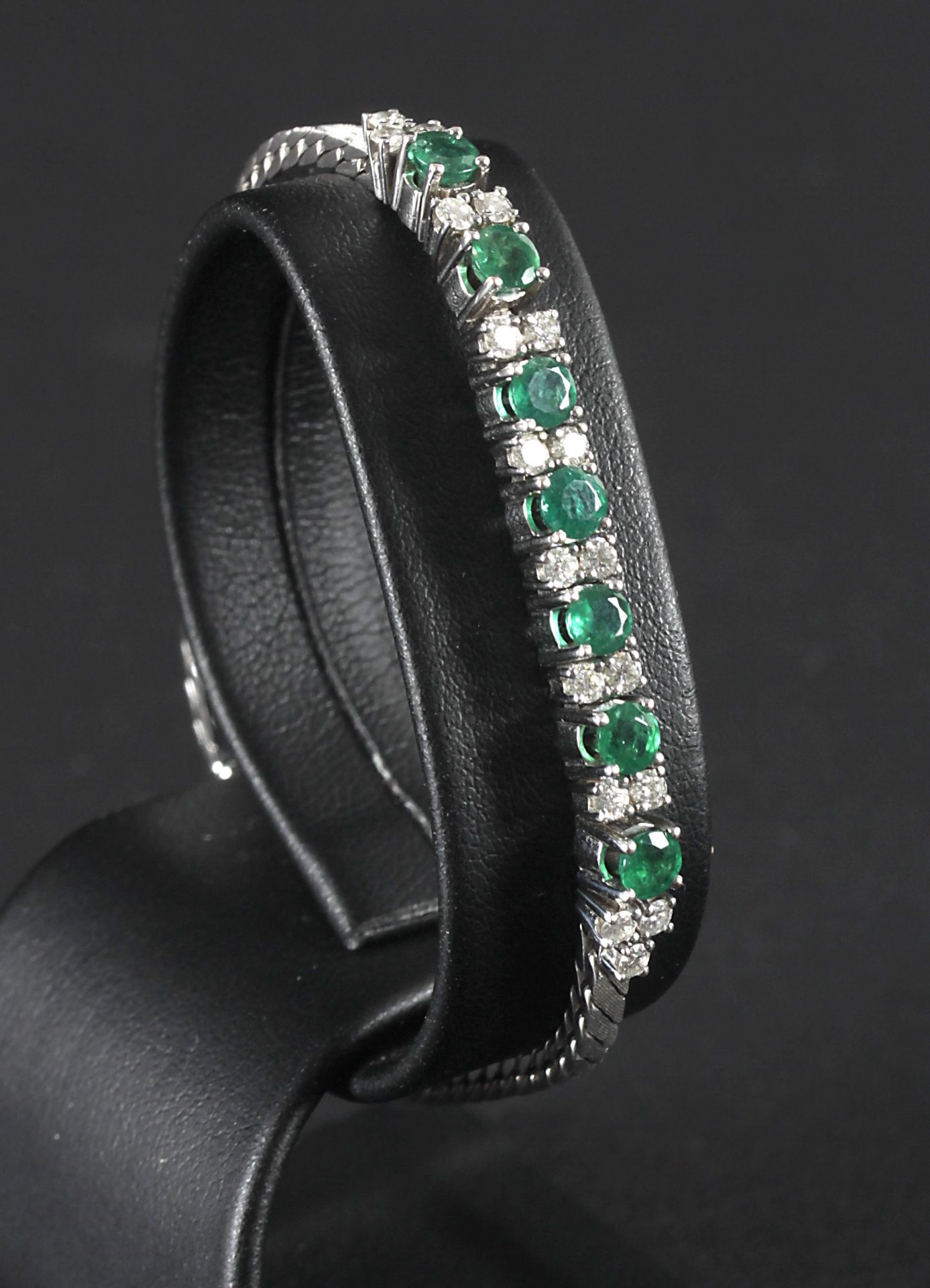 Schönes Armband mit Smaragden und Brillanten, 750er WG