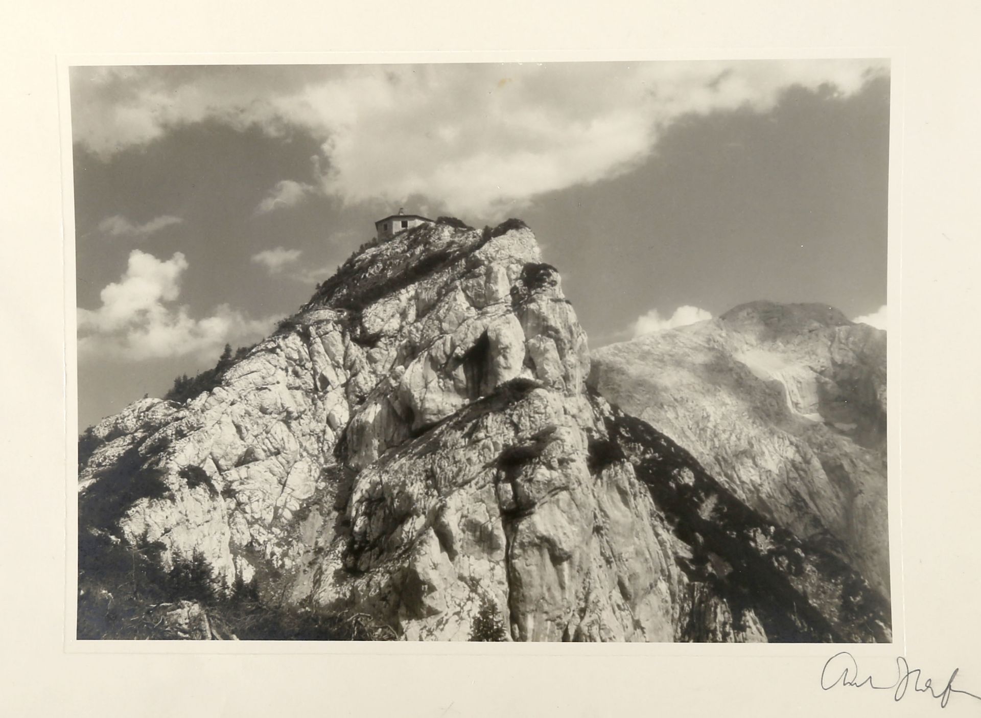 3 Fotografien des Kehlsteinhauses, davon eines signiert, um 1940