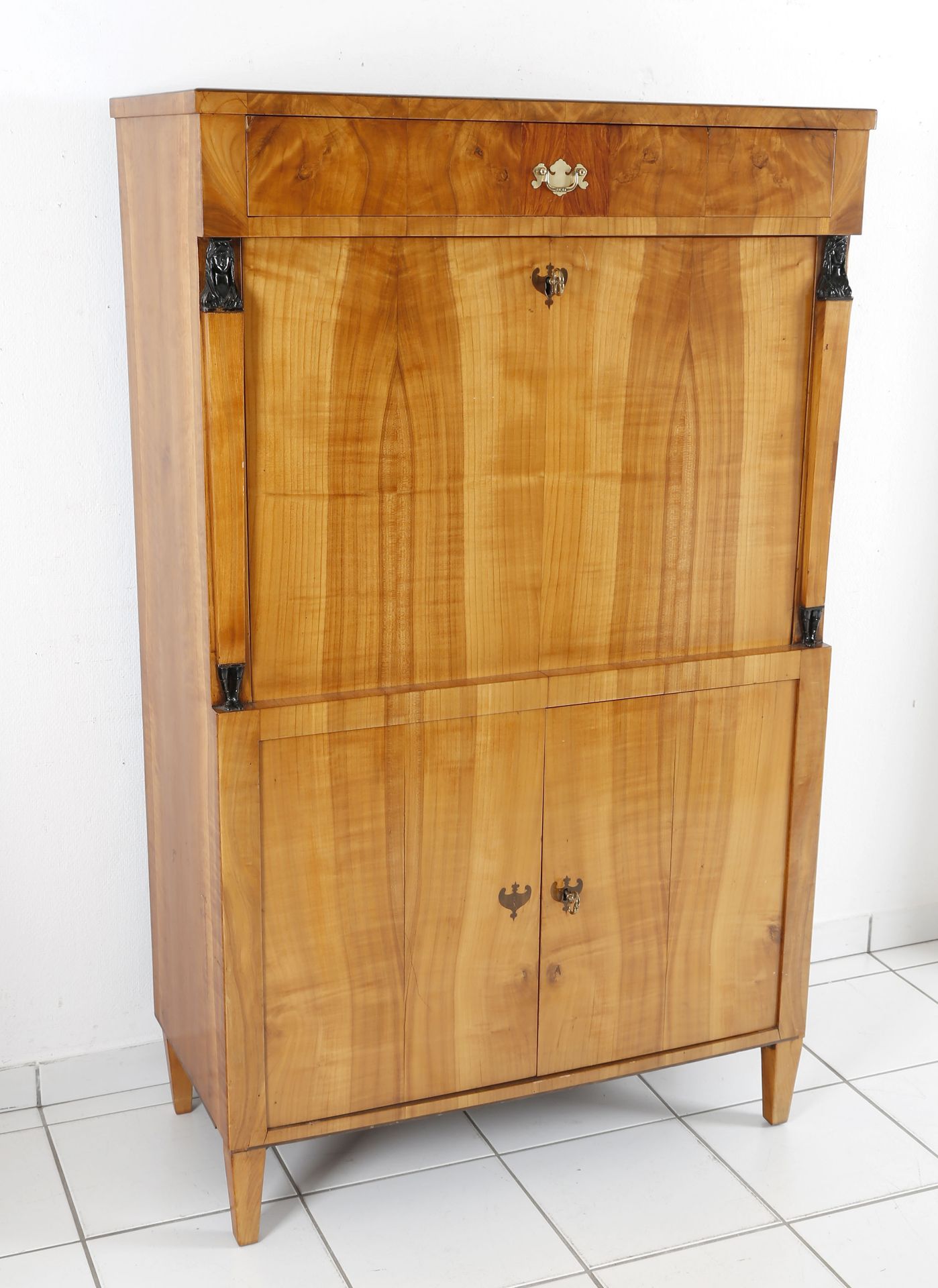 Ausgezeichneter Würzburger Biedermeier-Schreibschrank, wohl von Martin Eyrich (1796-1863), um 1817