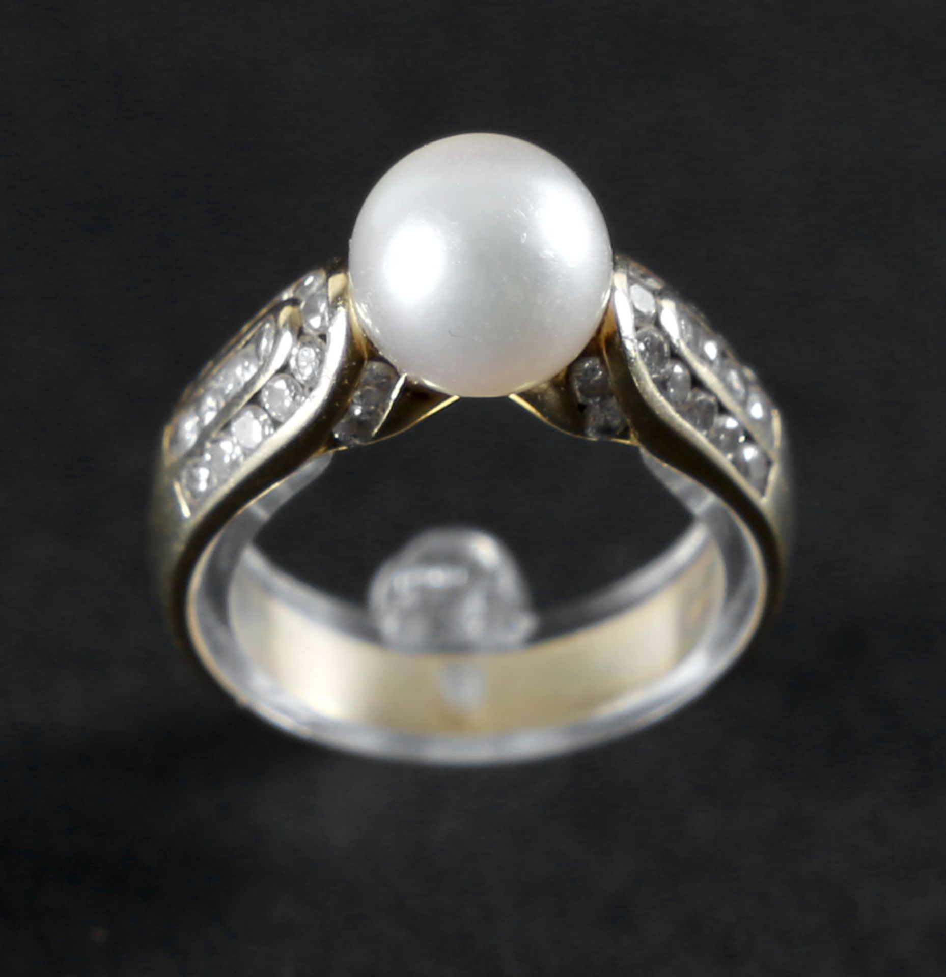 Schöner Ring mit Perle und Brillanten, 750er GG