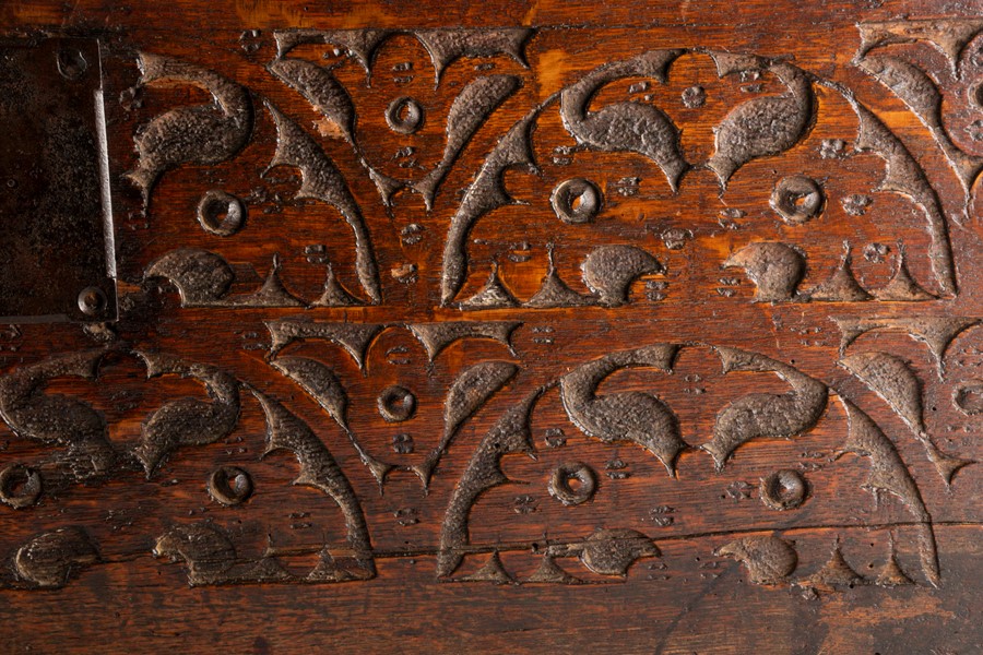 An 18th century oak bible box  of typical form, with carved decoration, 72 cm x  45 cm x 25 cm. - Image 5 of 6