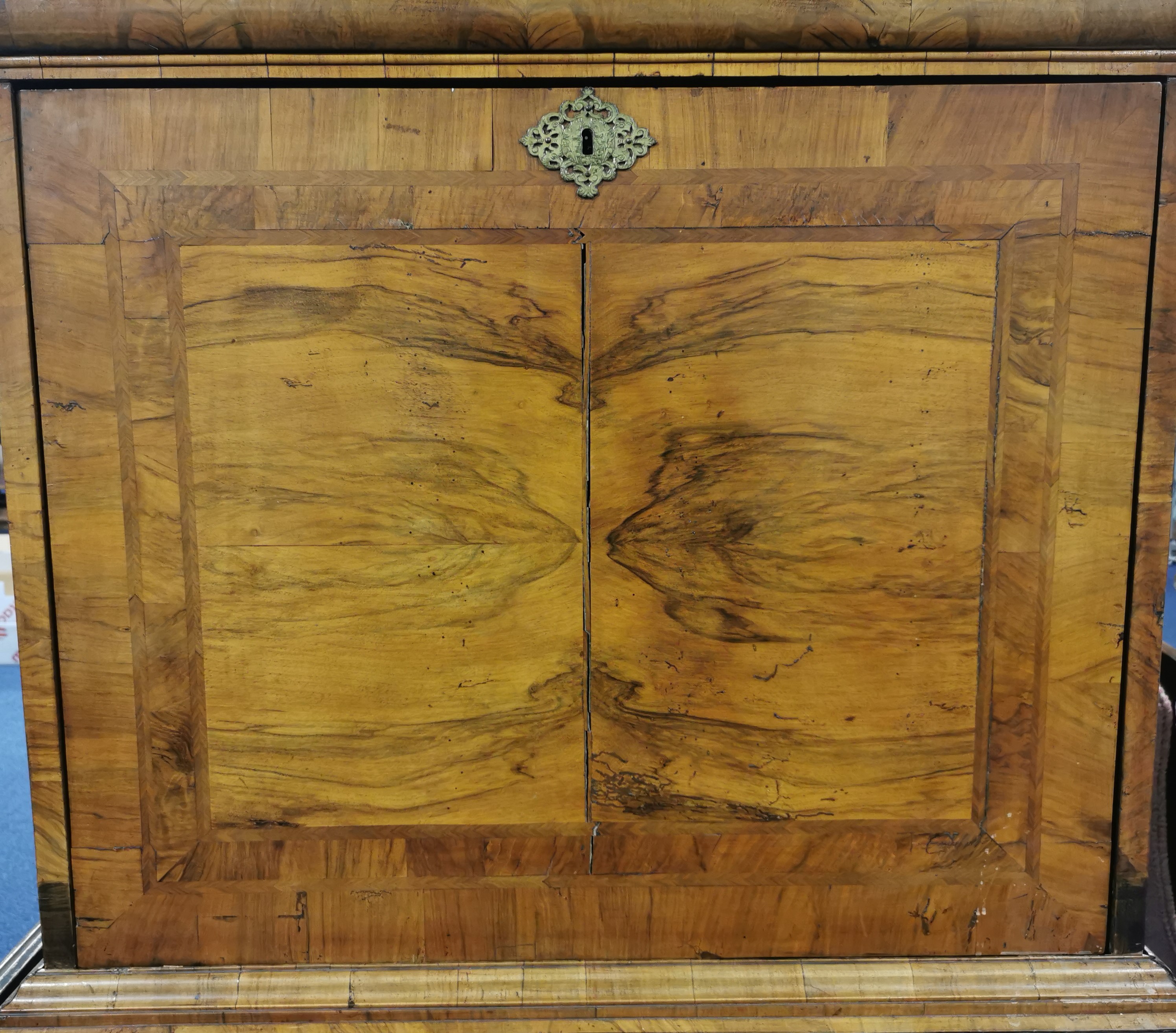 A William and Mary walnut veneered secretaire on chest the top part with moulded cornice over a - Image 26 of 29