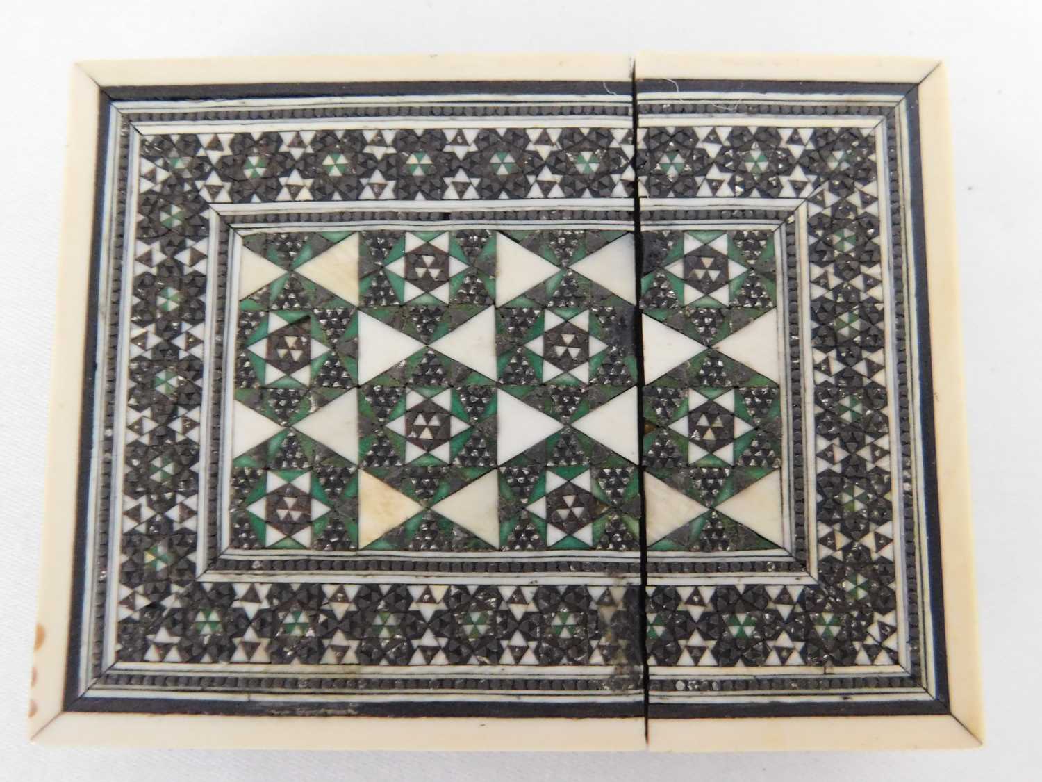 A Victorian sadeli and sandalwood card case, decorated throughout with geometric inlaid pattern - Image 4 of 4