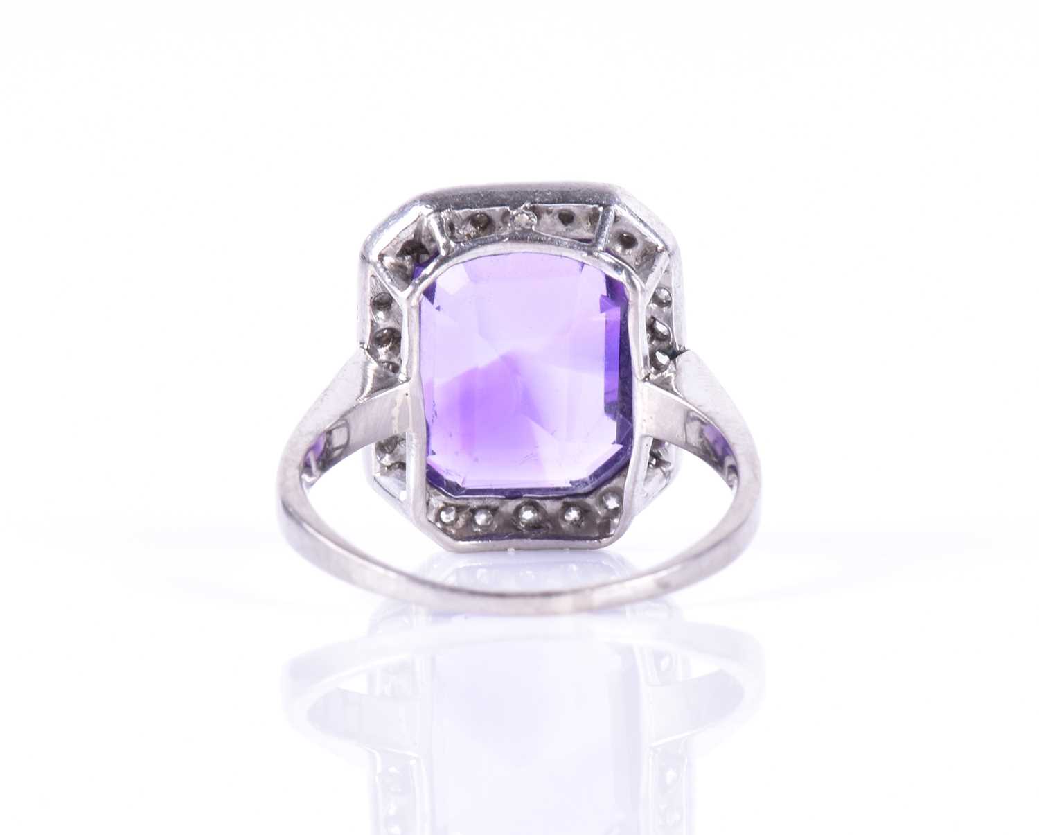 A diamond and amethyst cocktail ringin the Art Deco style, set with an emerald-cut amethyst within - Image 5 of 7