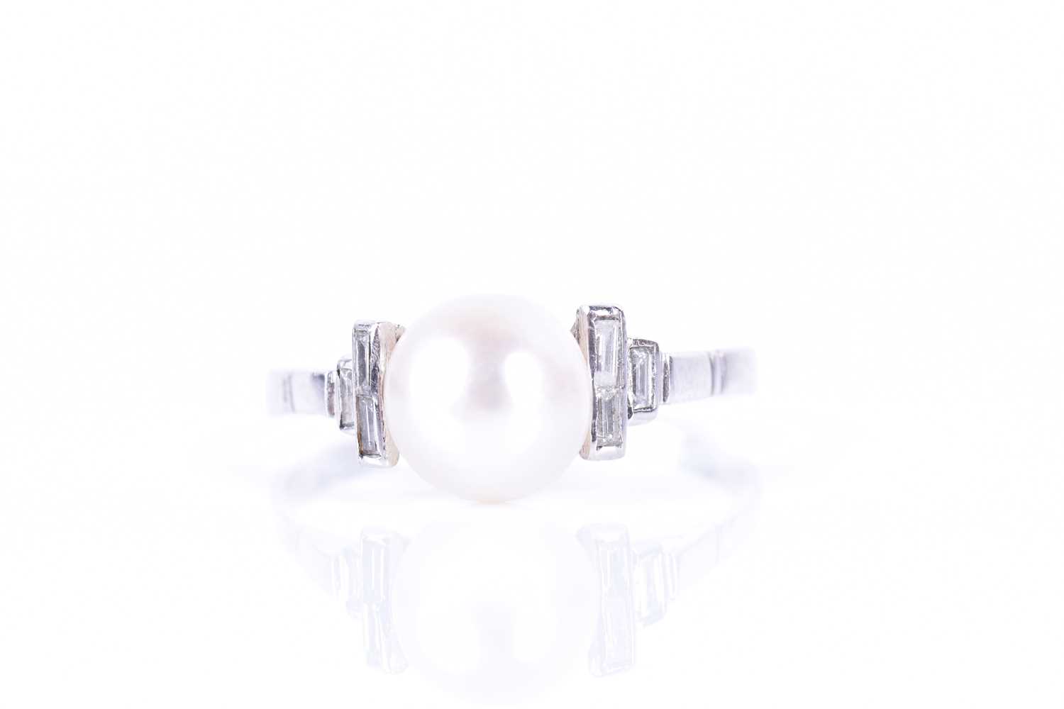 A natural pearl and diamond ringset with a round natural white pearl, measuring approximately 7.5 - Image 3 of 5