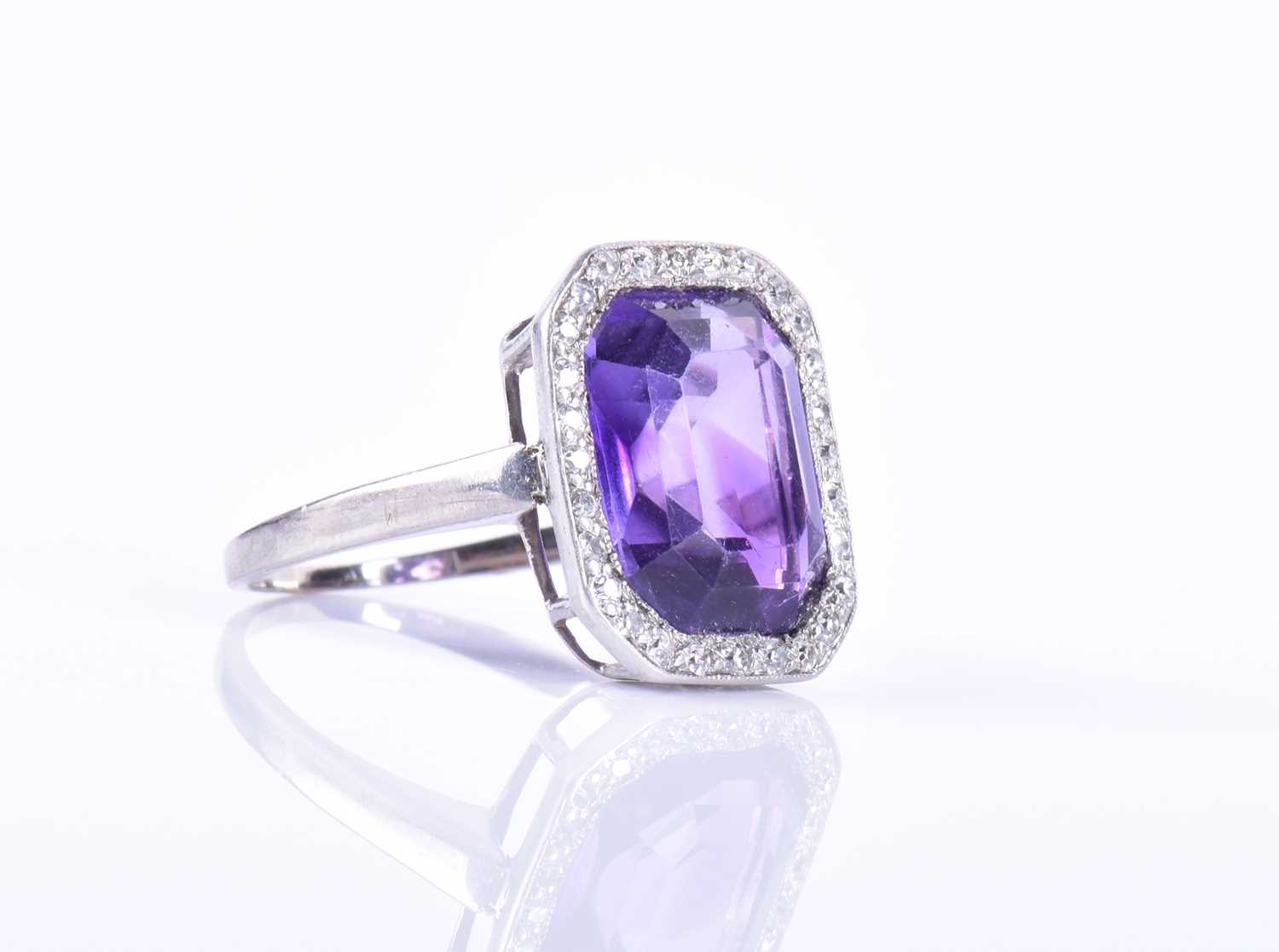 A diamond and amethyst cocktail ringin the Art Deco style, set with an emerald-cut amethyst within - Image 3 of 7
