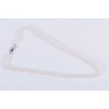 A white pearl necklacecomprised of rounded white cultured pearls, of good even colour and lustre,