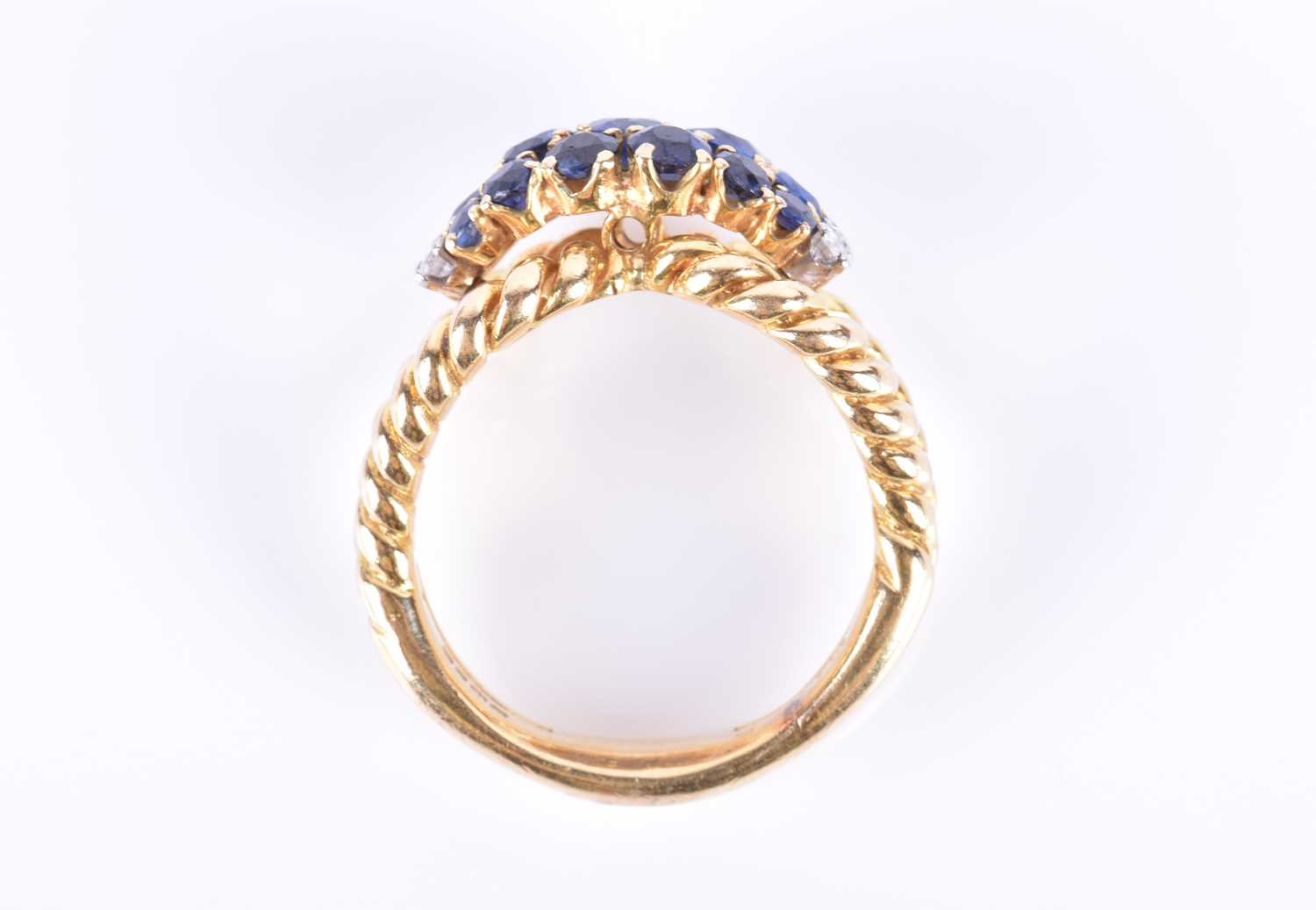 An 18ct yellow gold and sapphire bombe-style ringthe double rope-twist mount set with a cluster of - Image 3 of 4