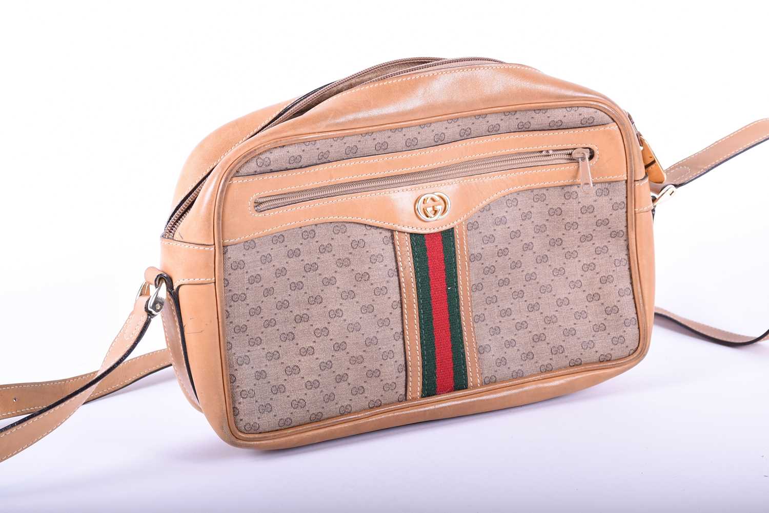 A ladies Gucci shoulder bag, together with a collection of silk scarves, 2 x Gucci, 2 x Liberty, 3 x - Image 8 of 9