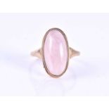 A 9ct yellow gold and rose quartz ringset wih an oval cabochon rose quartz, approximately 20 x 10